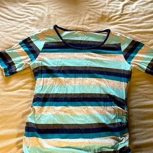 Group of 5 maternity tops